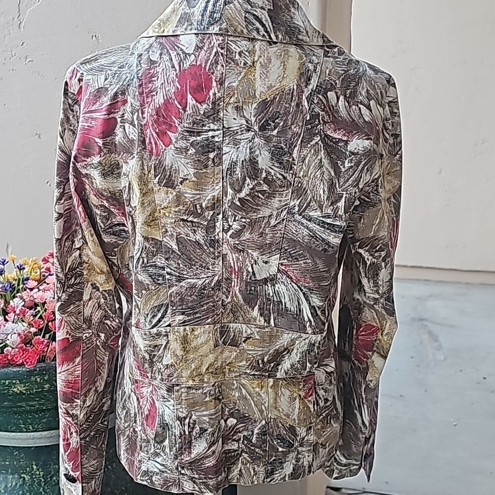 Chicos Lightweight Long-Sleeved Button Front Jack… - image 4